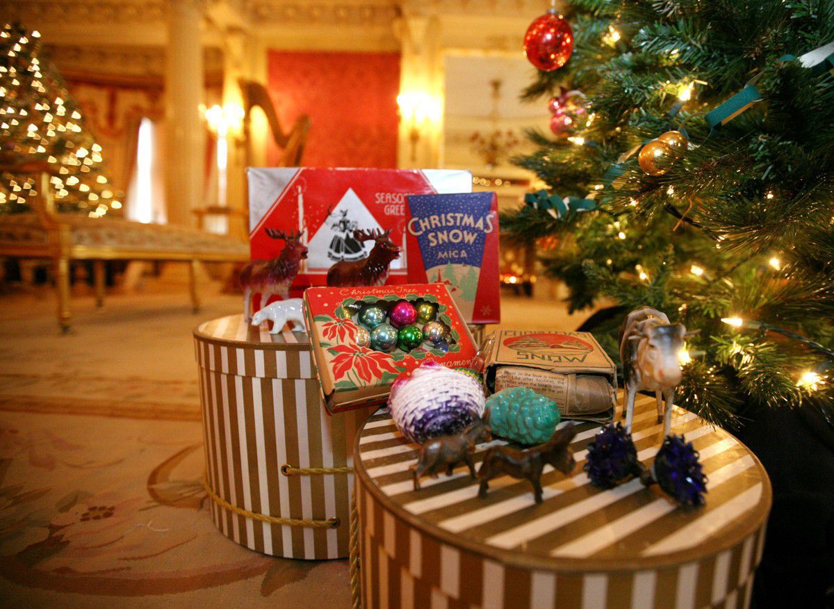 Seasonal display at the Moss Mansion